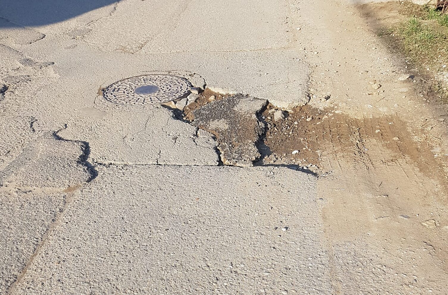 groapa asfalt carosabil