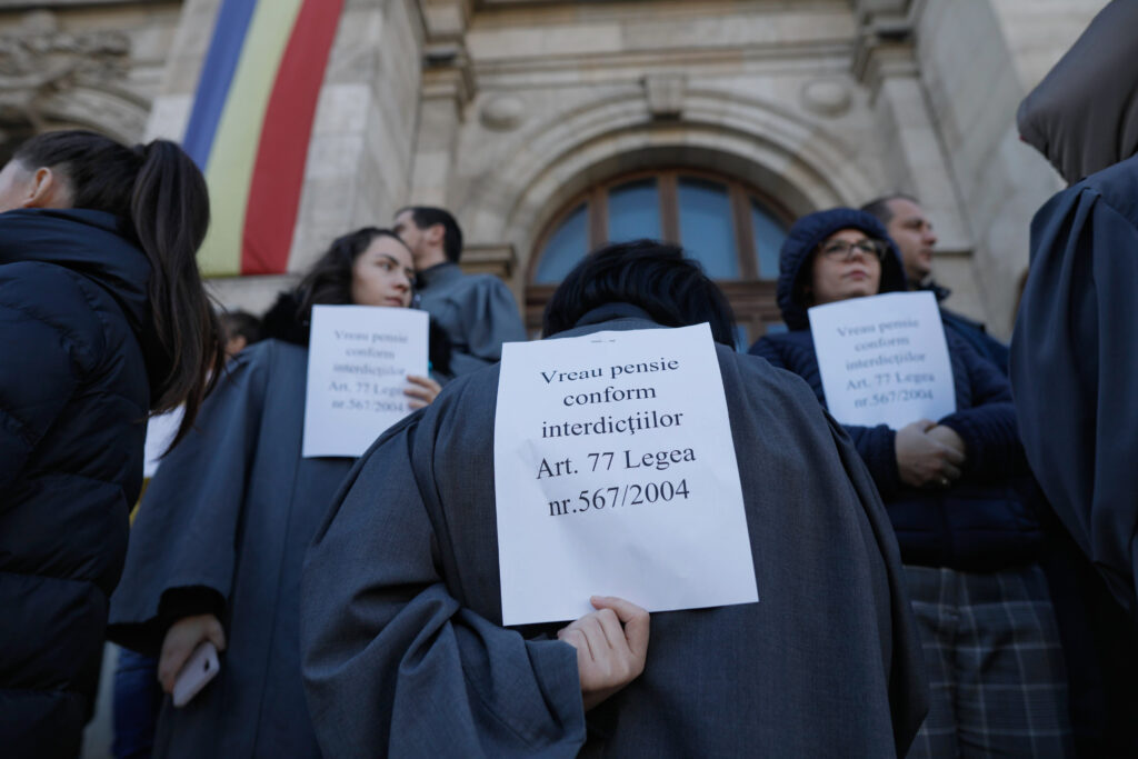 pensie magistrati-protest-grefieri