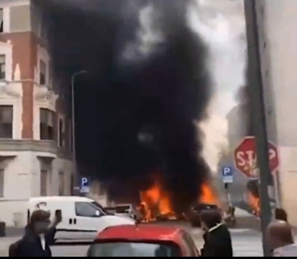 EXPLOZIE MASINI MILANO