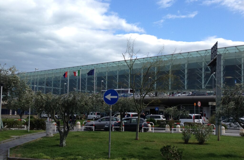Wikipedia/ Aeroportul Catania din Sicilia