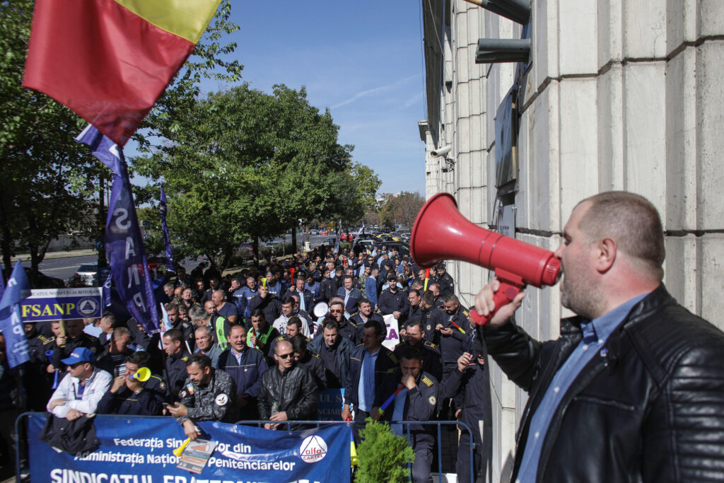 Federaţia Sindicatelor din Administraţia Naţională a Penitenciarelor organizează protest în faţa Ministerului Justiţiei, miercuri, 3 octombrie 2018.