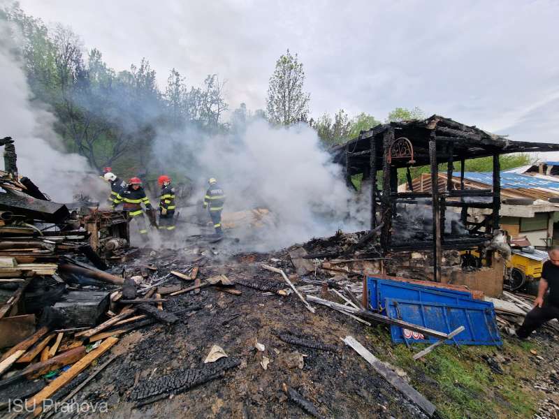 incendiu atelier lemn/ ISU Prahova