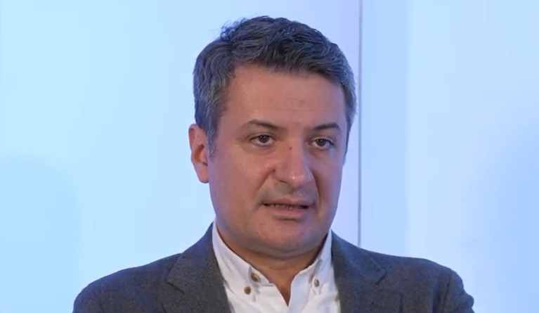 fotoŞ Facebook Patriciu Achimas Cadariu